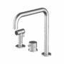 Kit di tre elementi in acciaio inox satinato composto da: rubinetto di forma tubolare, doccino estraibile e comando separato