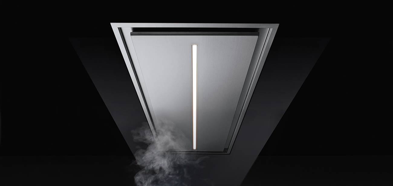 Cappa aspirante da soffitto in acciaio inox finitura satinata con barra LED