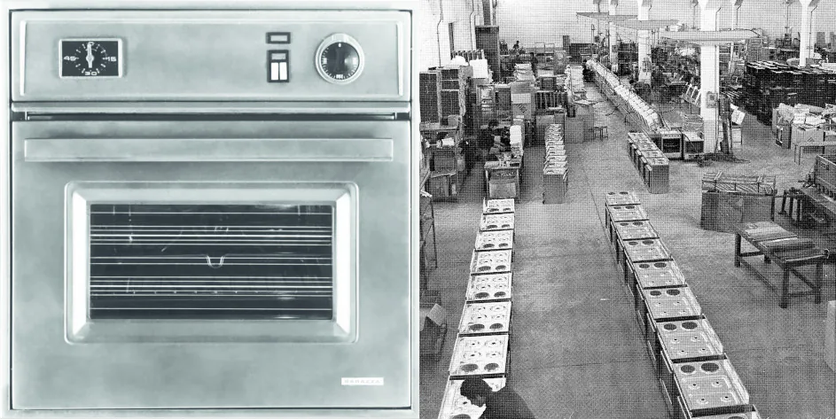 Foto storica di un reparto di produzione con a sinistra un forno della collezione vintage in esposizione.